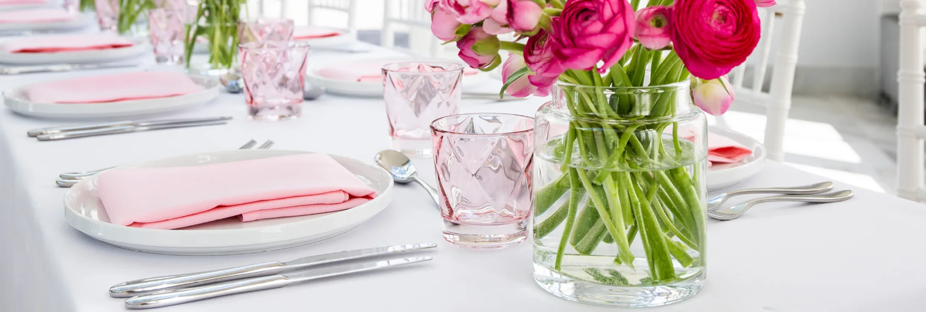 Blossom pink napkins and arctic white tablecloths for events