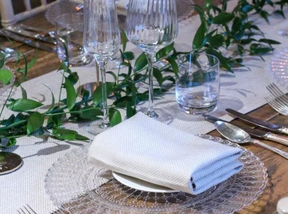 Pearl White Table Runner (The Cotswold Collection)