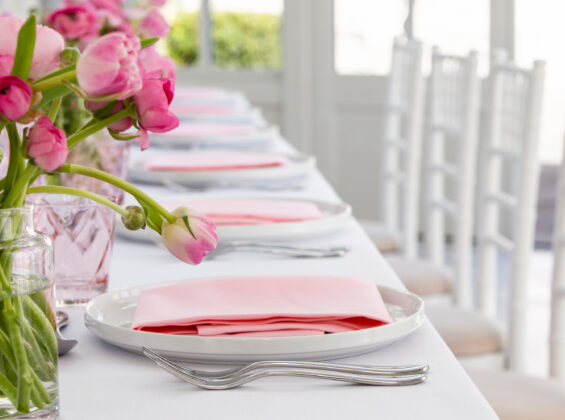 Blossom Pink napkins on Arctic White table cloth base