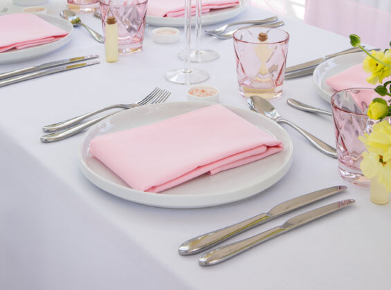 Blossom Pink napkins on Arctic White table cloth base