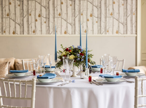 Glacier Blue napkins with Arctic White round table cloths