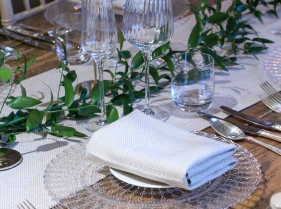 Pearl White Table Runner (The Cotswold Collection)