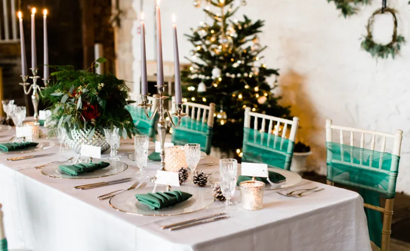 Christmas Forest Green napkins and crystal organza with Arctic White table cloths